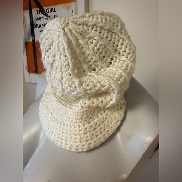 Barts Beanie Toque Adult One Size White Knit Brim Bill 100% Acrylic Ski Outdoors - Picture 5 of 6